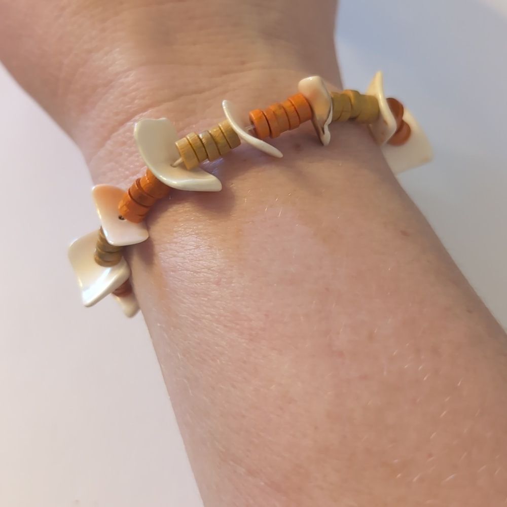 706 White Shell Tan and Orange Wood Beaded Stretch Bracelet